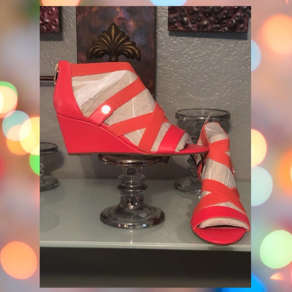 Liz Claiborne Coral sandals
